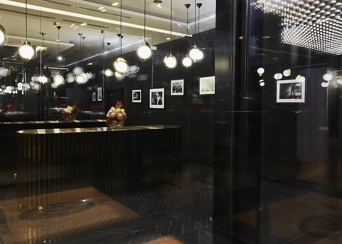 Roomers Munich, Autograph Collection